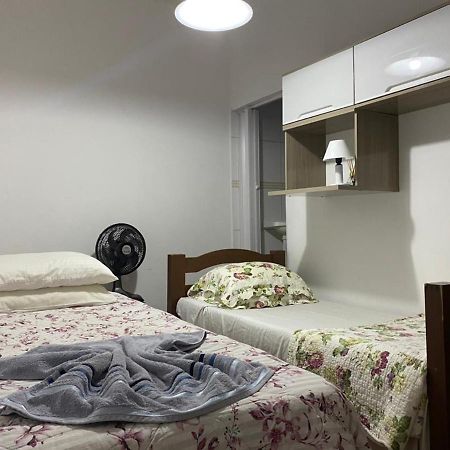 Hostel Gru Economico Com Quartos Individuais E Translado Гуарульюс Екстер'єр фото