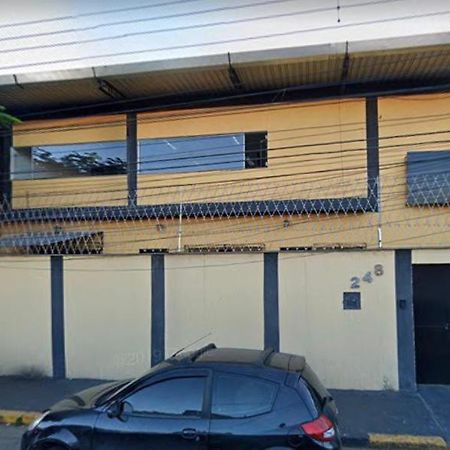 Hostel Gru Economico Com Quartos Individuais E Translado Гуарульюс Екстер'єр фото