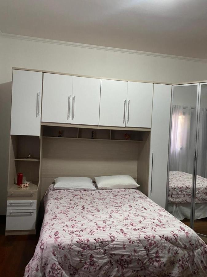 Hostel Gru Economico Com Quartos Individuais E Translado Гуарульюс Екстер'єр фото